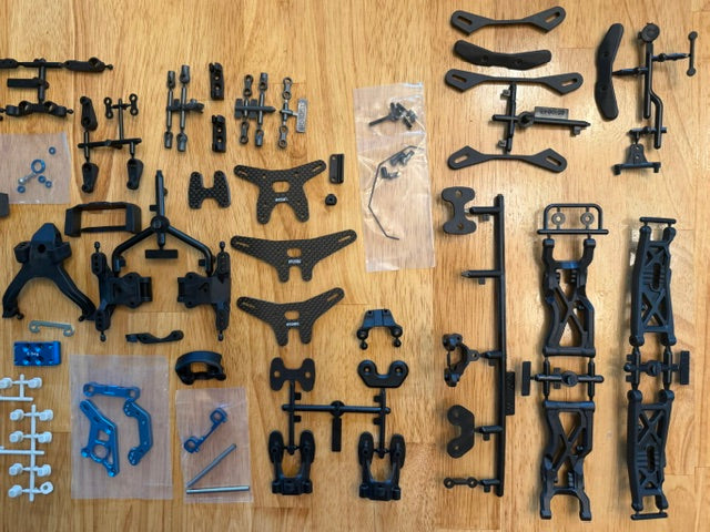 Team Associated ASC90046 B7.1 RC10B7.1 New Parts lot NO TRANSMISSION 1/10 2WD Buggy Kit Chassis Shock Towers Arms