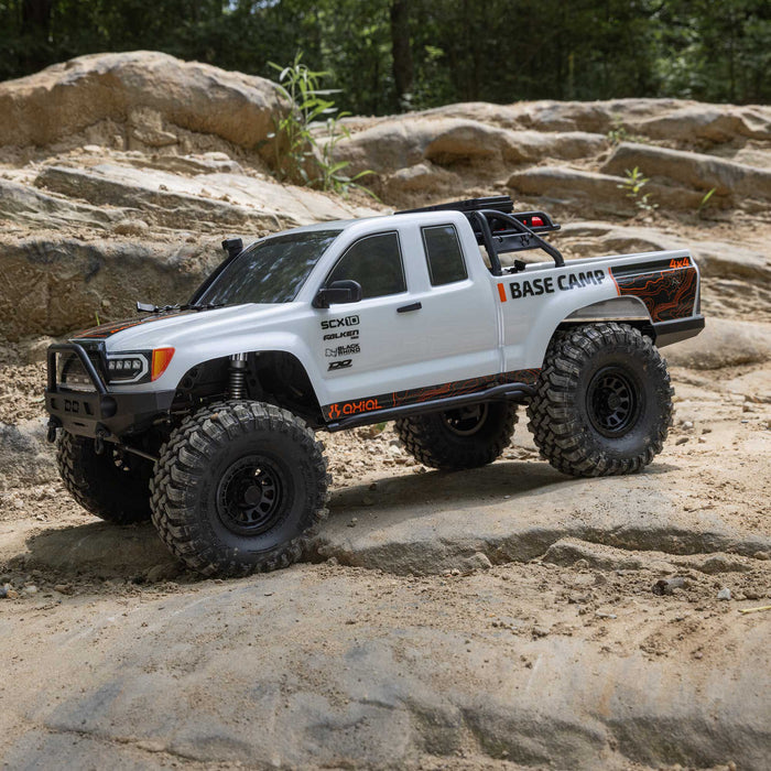 AXIAL AXI-1375T1 1/10 SCX10 III Base Camp 4X4 Rock Crawler Brushed RTR, White